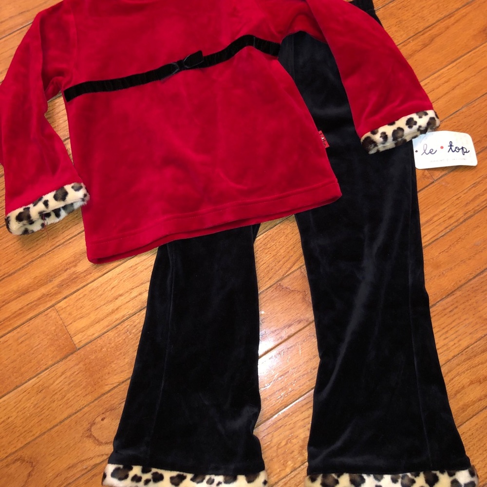 New Gril Le Top 2pc Velor Red Black top pants 4T